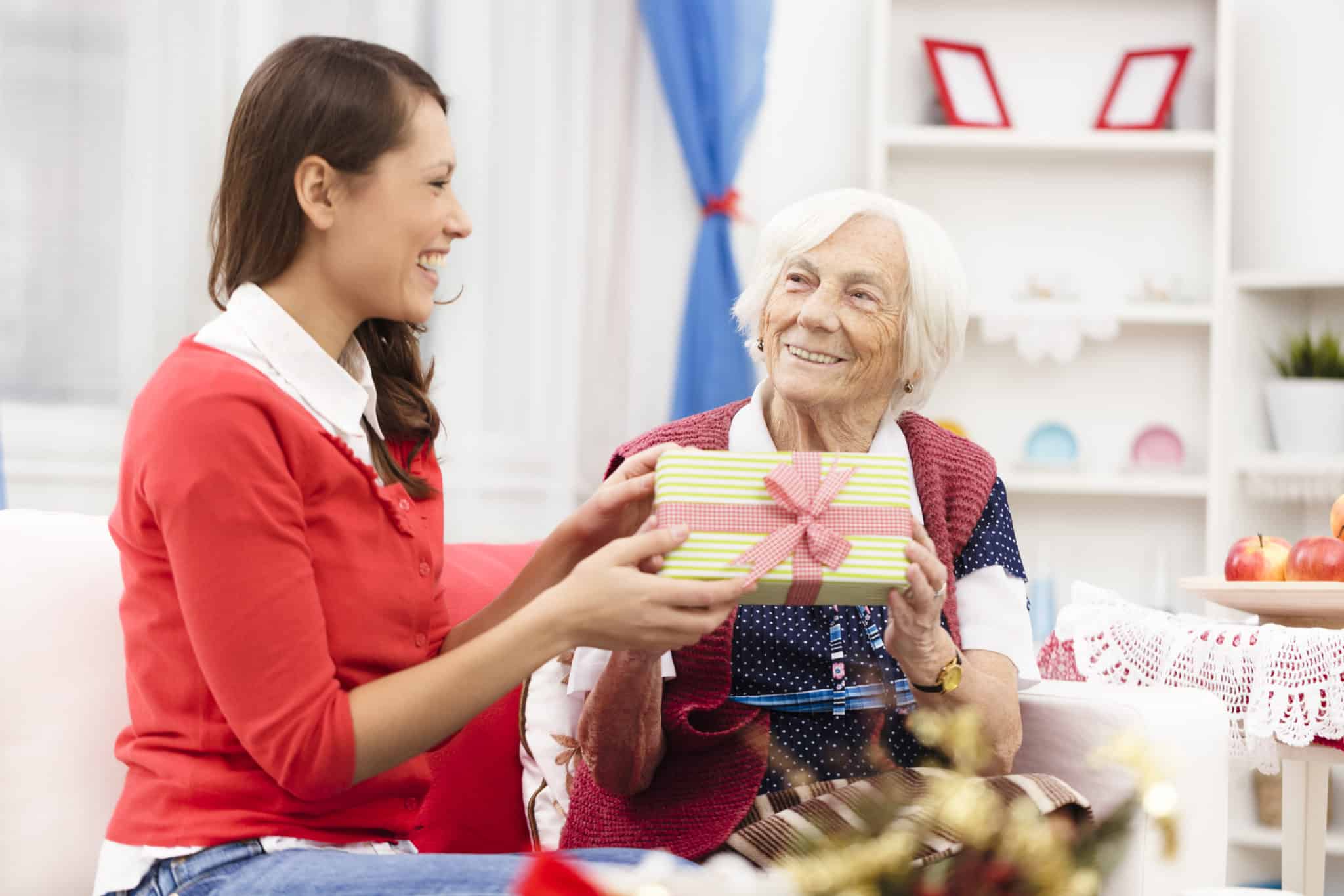 5 Must-Try Activities for Visiting Assisted Living this Festive Season