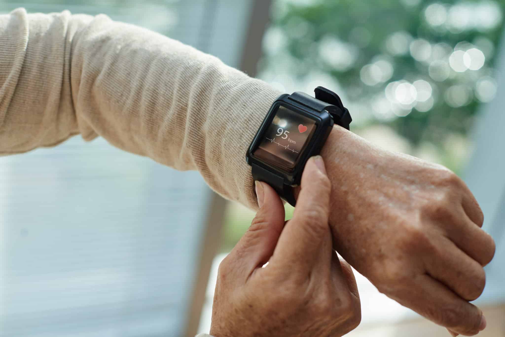 Christmas Gift Ideas: 4 Fitness and GPS Trackers for Seniors