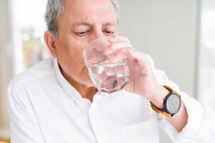 What are the signs of dehydration in seniors?